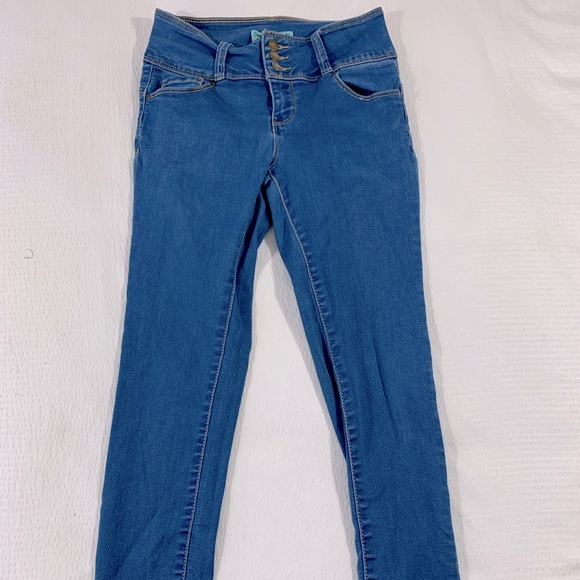 Mid-Rise Booty Shaping Skinny Jeans 🍑 - Picture 2 of 5